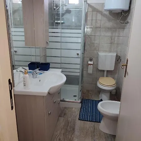 Lägenhet - In Seminterrato In Di Campagna, Piscina Fuori Terra A 4 Minuti Di Auto Dalla Citta