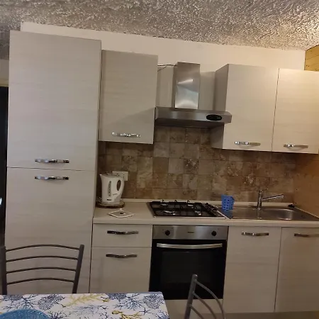 - In Seminterrato In Di Campagna, Piscina Fuori Terra A 4 Minuti Di Auto Dalla Citta Apartamento