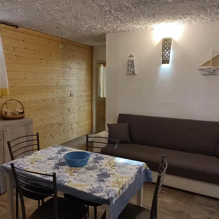 - In Seminterrato In Di Campagna, Piscina Fuori Terra A 4 Minuti Di Auto Dalla Citta