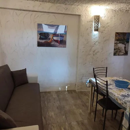 - In Seminterrato In Di Campagna, Piscina Fuori Terra A 4 Minuti Di Auto Dalla Citta