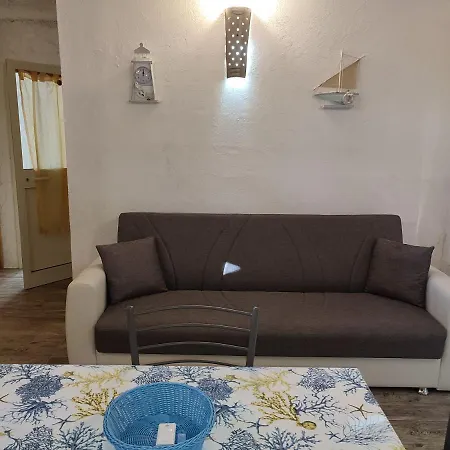 - In Seminterrato In Di Campagna, Piscina Fuori Terra A 4 Minuti Di Auto Dalla Citta Apartamento Alghero