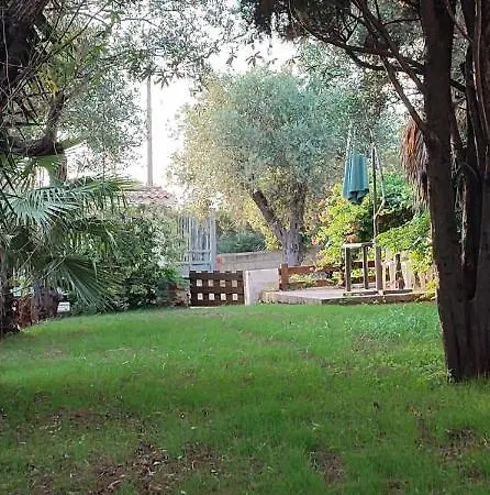 - In Seminterrato In Di Campagna, Piscina Fuori Terra A 4 Minuti Di Auto Dalla Citta Apartamento
