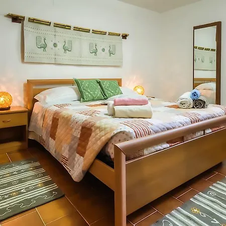 Apartamento - In Seminterrato In Di Campagna, Piscina Fuori Terra A 4 Minuti Di Auto Dalla Citta *